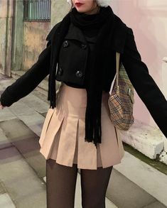 Pleaded Skirt Outfits Aesthetic, Clueless Outfits, Simple Trendy Outfits, Teenage Fashion Outfits, Lookbook Outfits, Outfits Aesthetic, Preppy Style, Look Fashion, Aesthetic Clothes