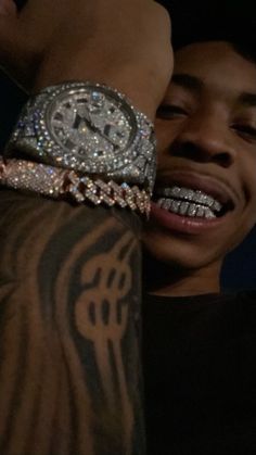 Flexing Money, Pretty Teeth, Grillz Teeth, Grills Teeth, Rapper Outfits, Gangsta Style, Tooth Gem, Expensive Jewelry Luxury, Image Swag