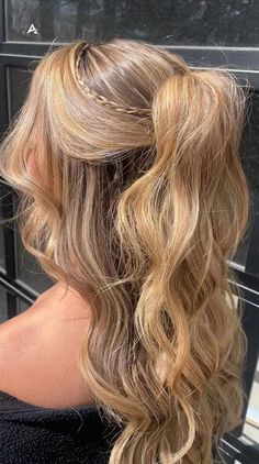 half up half down, easy half up, easy bun hairstyle, Half-Up with Claw Clips, cute hairstyle, claw clip hairstyle, bubble ponytail, everyday hairstyle, easy bun hair do, ponytail Cute Prom Hairstyles, Simple Prom Hair, Ball Hairstyles, Hoco Hairstyles, Prom Hairstyles For Long Hair, Blonde Hair Inspiration, בר מצווה, Hair Stylies, Hairdo For Long Hair