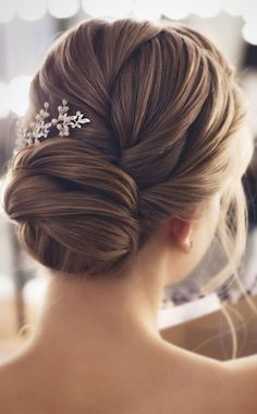 Wedding Hair Dos, Elegant Top Knot, Heat Hairstyles, Glamorous Wedding Hair, Romantic Hairstyles, Elegant Wedding Hair, Elegant Hair