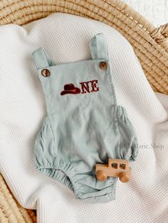 Saddle up for your little cowboy or cowgirl's first birthday with our charming romper overalls, perfect for a "Wild One" or "My First Rodeo" themed celebration!  This adorable outfit is designed to add a touch of Western flair to their special day. Crafted with soft corduroy fabric or premium linen, these overalls are both stylish and comfortable for your little one. The cowboy hat embroidery on the chest, accompanied by the word "one," adds a playful and festive touch, perfect for a country or First Rodeo Birthday Boy Toy Story, One Wild Ride First Birthday, My First Rodeo Birthday Boy Outfit, Wild West One Birthday Party Boys, Baby Boy First Rodeo Birthday, Wild One Western Birthday, Baby’s First Rodeo Birthday Theme, Wild West First Birthday Boy, 1st Birthday Rodeo Theme