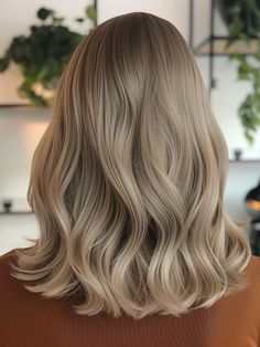 Smokey mushroom blonde hair Biscuit Blonde, Smokey Blonde, Dark Blonde Hair Color Ideas, Hair Color Ideas Trending, Mushroom Blonde, Blone Hair, Blonde Ideas, Blonde Hair Colors