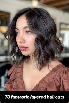 Short to medium haircut with choppy layers for added texture and movement. Medium Choppy Layers, Choppy Layers