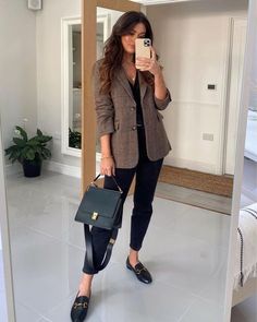 Spring Style Outfits, Outfits Formal, Classic Outfits For Women, Charlotte Rose, Blazer Outfits Casual, Fashionable Work Outfit, Formal Office, Office Casual Outfit, Elegante Casual