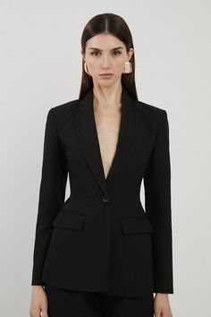 Suits Black For Women, Elegant Outfit Night Out, Women’s Black Suit, Black Suits For Women Classy, Classic Blazers For Women, Suit For Petite Women, All Black Suit Women, Blazer Designs Women, Black Blazer Outfit Elegant