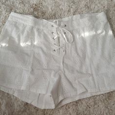 100% Cotton, White Eyelet Lace Shorts. Lace Up Waist With Interior Button/Flap. Light Lining. No Stretch. These Run Small. Sz 10 But Listing As A Sz 8. Never Worn. New In Bag. Super Cute! Waist 16" Hips 19" Inseam 2" Bin B Red Denim Shorts, Lace Up Shorts, American Flag Fashion, Womens Black Shorts, Womens Denim Shirt, Denim Belt, Frayed Denim, High Waisted Jean Shorts, Belted Shorts