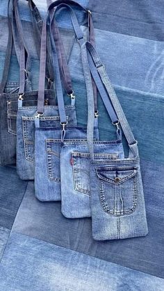 Diy Sac En Jean, Återvinna Jeans, Upcycled Denim Diy, Diy Bags Jeans, Jean Diy, Blue Jean Purses, Recycled Jeans Bag, Denim Bag Diy, Denim Bag Patterns