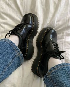 Dr Martens Shoes Aesthetic, 8053 Leather Platform Casual Shoes Outfit, Low Top Platform Docs, Doctor Martens Shoes, Dc Martens Platform, Doc Marten Platform Shoes Outfit, Dc Martens Aesthetic, Doctor Martens Aesthetic, Dr Martens 8053 Outfit