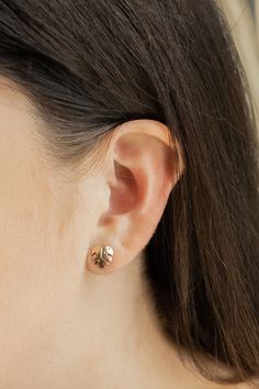 Make it monstera, but mini 🪴 Handmade in Brownsville, TX Available in 14k gold fill or sterling silver  Ethically Made | Made in small batches  Size: 9mm Mini Monstera, Brownsville Texas, Monstera Leaf Earrings, Monstera Leaf, Leaf Earrings, Small Batches, Gold Gold, Jewelry Earrings Studs, Gold Filled