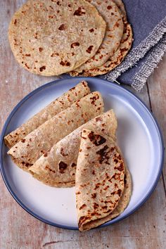 Potato tortillas on a plate and staked on a blue cloth. Vegan Tortillas, Potato Flatbread, Healthy Flatbread, Vegan Tortilla, Wfpb Diet, Vegan Mashed Potatoes, Whole Wheat Pita