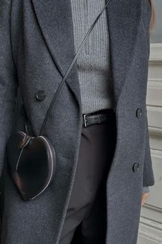 Grey & Black | Minimalistic Outfit Inspo Minimalistic Outfits, Fall Winter Trends, Winter Outfit Inspiration, Early Fall Outfit, Office Fashion, Fall Outfits Women, Winter Outfit, Fall Winter Outfits, Minimalist Outfit