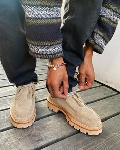 Men Shoes Aesthetic, Best Sneakers For Men, Best Sandals For Men, Gents Shoes, Mens Smart Casual Outfits, Urban Shoes, Black Men Street Fashion, Sandals For Men, Street Style Outfits Men