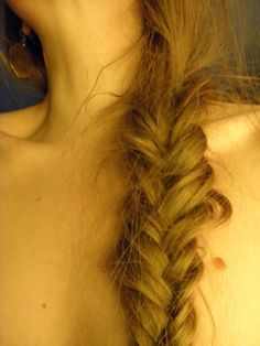 messy braid Brown Hair Braid Aesthetic, Messy Braid Drawing, Braid Aesthetic Hairstyles, Messy Braids Aesthetic, Braid Aesthetic, Messy Side Braid, Messy Braid, Feminine Hairstyles