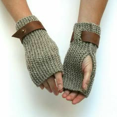 Finger Gloves Outfit, Diy Fall Ideas, Gloves Outfit, Wool Fingerless Gloves, Apocalyptic Clothing, Brown Gloves, Gloves Fingerless, Knitted Mittens, Gloves Pattern