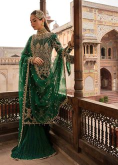 Kanwal Malik, Silk Sharara, Mehndi Outfit, Pakistani Clothes Online, Pakistani Designer Clothes, Raw Silk Fabric, Embellished Shirt, Pakistani Wedding Dress, Luxury Wear