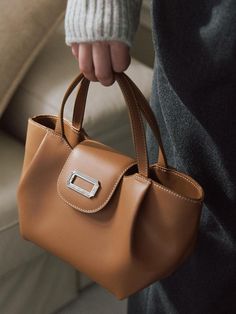 Composition : COW LEATHER 100% / LINING COTTON 100%Color : brownCountry of Origin : Republic of Korea Womens Tote Bags, Cow Leather, Coco, Cow, Composition, Tote Bag, Handbags, The Originals, Leather