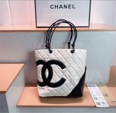 New woman Chanel shoulder handbag great for any occasion Chanel Canvas Bag, Brands Bags, Chanel Canvas, Woman Shoulder, Tas Bahu, Brands Fashion, Birkin 25, Shoulder Handbag, Sierra Leone