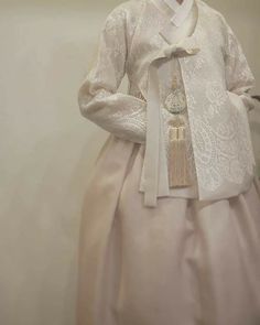 Hanbok Wedding Dress, Bride Of Frankenstein Costume, Hanbok Wedding, Korean Hanbok, Girls Formal Dresses, Traditional Wedding Dresses, Korean Traditional