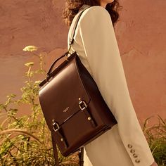 Laptop Bag Photoshoot, Elegant Backpack Women, Classy Backpack, School Bags For Women, Brown Backpack, Leather Bag Design, Vintage Leather Backpack, Luxury Backpack, Retro Purse