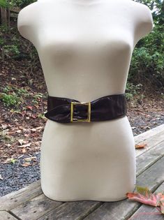 Vintage wet look fashion belt women's urban shiny wide soft leather glam  ITEM DESCRIPTION: Offering this vintage fashion glam wide wet look classic belt.  The inside strap is marked "S" for size small. The material feels like soft, wet look leather but it could be vinyl. MEASUREMENTS: This wide dark brown belt measures approximately 38 inches long (including buckle) and 2 3/4 inches wide. The buckle itself measures approximately 2 inches tall and approximately 2 1/4 inches wide. CONDITION: This Vintage Gold Leather Belt Buckle, Vintage Brown Leather Belt, Luxury Vintage Brown Belt, Vintage Brown Belt With Brass Buckle, Vintage Brown Belts With Rivets, Vinyl Accessories, Wet Look, Brown Belt, Wardrobe Outfits