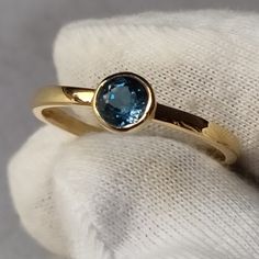 Material  14k Yellow Gold  . Gemstone  Natural Topaz . Gemstone Colour  Blue  . Gemstone Shape  Round  . Gemstone Size  6x6 MM . birthstone  December  . Cut Grade  Excellent . Style  Art Deco Blue Topaz Wedding Ring, Gold Dainty Ring, Topaz Wedding Ring, Twig Ring, Zierlicher Ring, Ring Blue, Blue Gemstones, London Blue Topaz, Topaz Gemstone