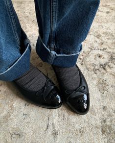 Ballet Flats Outfit, Chanel Flats, Sock Outfits, Flats Outfit, Black Ballet Flats, Ballerina Shoes