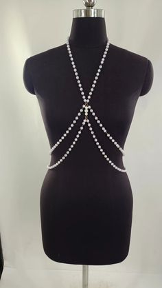 Pearl Body Chain – SaBipr Body Chain Over Shirt, Mitski Outfits, Diy Body Chain, Pearl Body Chain, Diy Leather Bracelet, Ren Fair, Amazing Body, Diy Body, Pearl Chain