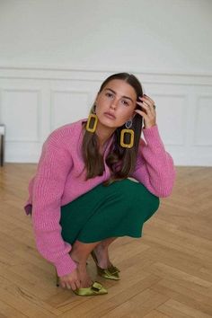 AVOIR DU STYLE EN 6 ÉTAPES – Malwina Personal Shopper Paris – Relooking Rok Outfit, Paris Mode, 2020 Fashion Trends, Looks Street Style, Mode Inspo, Green Shoes, 가을 패션, Green Skirt