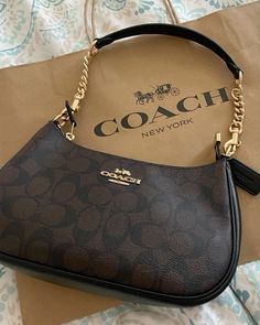 Cute Purse Outfits, Coach Handbags Aesthetic, Coach Nolita 19 Aesthetic, Coach Bag Brown, Coach Bags Black, Purse Outfit Aesthetic, Cute Purses Aesthetic, Black Purse Aesthetic