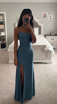 Slim Formal Dresses, Dresses For Grade 8 Graduation, Culmination Dresses, Houseparty Outfits, 8th Grade Graduation Dresses, 8th Grade Prom Dresses, Grade 8 Grad Dresses, Prom Dress Inspo, Classy Prom