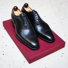 Italian Oxford - Black Calf Leather Wingtip Dress Shoes on Storenvy Quality Leather Boots, Pregnancy Shoes, Wingtip Shoes, Custom Design Shoes, Brogue Shoes, Formal Shoes For Men, Formal Shoes, Handmade Shoes, Shoe Collection