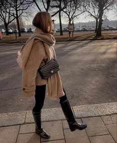 Paris Fall Outfits, Vinter Mode Outfits, Old Money Winter, Elegante Casual, Paris Outfits, Minimal Chic, 가을 패션, Autumn Outfit