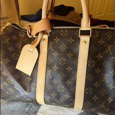 Like New Louis Vuitton Keepall Bandoulire 45. I Bought It At Lv It Is 100% Authentic I Have Only Used This Bag 1x And It’s Been Handled With An Abundant Of Care And Love. No Flaws At All. Just An Fyi, After March 2021, Lv No Longer Has A Date Code Inside Of Bags(Google It). They Are Now Microchipped. This Bag Has A Microchip Hidden Inside The Lining Of The Bag That Verifies It Is Authentic (As Shown In The Picture). If You Have Any Questions Pls Message Me. Comes With Dustbag, Accessories And Bo Luis Viton, Louis Vuitton Garment Bag, Lv Bumbag, Louis Vuitton Deauville, Louis Vuitton Dust Bag, Louis Vuitton Keepall 45, Louis Vuitton Travel Bags, Keepall 45, Louis Vuitton Speedy 35