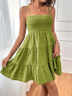 Verde Lima, Makeup Makeover, Boho Green, Mini Robes, Arte Popular, Mini Dresses, Women Dresses, Ruffle Hem, Lime Green