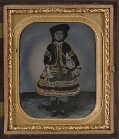 Unidentified young vivandière in Union uniform with barrel canteen and cup. Library of Congress. Prints and Photographs Division. Wine Seller, Union Soldiers, French Wine, American Soldiers, Military Personnel, Library Of Congress, Portrait Photo, Old Pictures