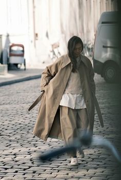 Survive Winter, Outfit Oversize, Suit Women, Current Styles, Fashion Mistakes, Minimal Style, Autumn Outfit, High Fashion Street Style, Japan Fashion