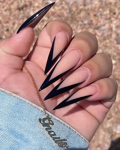 Black Glitter Nails Stilleto, White Stilleto Nails Designs, Simple Stiletto Nails Designs, Goth Stiletto Nails, Elegant Stiletto Nails, Spring Nails Stiletto, Nail Stilleto Ideas