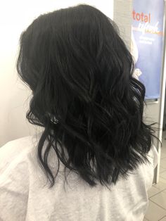 Short Black Hair Inspiration, Short Wavy Black Hair Aesthetic, Black Collarbone Length Hair, Long Black Bob Hairstyles, Jet Black Medium Length Hair, Cute Haircuts Short Hair, Shoulder Length Black Hair With Layers, Wavy Black Hair Aesthetic, Mid Black Hair