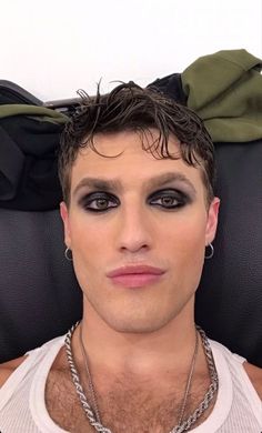 Rocker Makeup Men, Guys Eye Makeup, Men’s Eyeshadow, Glam Rock Makeup Men, Rave Makeup Men, Metal Makeup Men, Natural Male Makeup, Rock Glam Makeup, Punk Rock Makeup Look