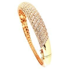 Design: Elevate your wrist with this breathtaking diamond classic bangle, an embodiment of timeless beauty and contemporary style. Fashioned in lustrous 18K rose gold, this bangle showcases a classic design adorned with a profusion of brilliant diamonds. Material: The bangle is expertly crafted from high-quality 18K rose gold, infusing warmth and romance into the piece. Rose gold's unique hue complements the diamonds, creating a harmonious and alluring combination that adds a touch of sophistica Luxury Diamond Bangle With Brilliant Cut, Luxury Diamond Bangle, Luxury Diamond Bangle With Single Cut Diamonds, Luxury Single Cut Diamond Bangle, Luxury Diamond Cut Bangle, Brilliant Cut Luxury Bangle For Everyday, Luxury Bangle Diamond Bracelet With Diamond Cut, Luxury Diamond Bangle For Formal Occasions, Elegant Bangle With Vvs Clarity For Everyday Luxury