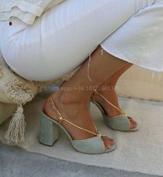 Awesome Shoes, Mode Inspo, Shoe Closet, On The Ground, Crazy Shoes, Pretty Shoes, Shoe Obsession, Shoe Lover, Mode Inspiration