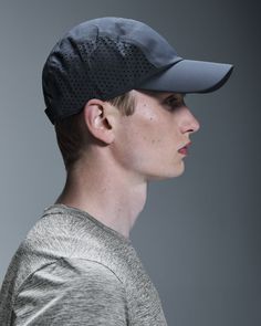 The featherlight, fast-drying running hat for hard-working protection whatever weather you run in. Laser-cut ventilation helps you keep a cool head | On Lightweight Cap in Navy. Warm-weather runs, distraction-free shield, fast drying Running, Road Running, Trail Running, Travel, Active Life, Marathon, Competition. Performance Outdoor | Polyester Running Trail, Running Cap, Running Hats, Active Life, Feather Light, Hard Working, Road Running, Trail Running, Low Key