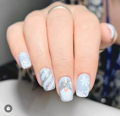 Square Acrylic Nails Winter, Christmas Nails With Glitter, Snow Nail Art, Iris Nails, Grey Nail, Christmas Nail Ideas, Nails With Glitter