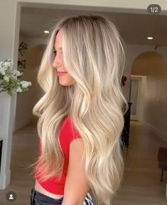 Blonde Hair With Shadow Roots, Old Money Blonde Hair, Old Money Blonde, Root Smudge, Summer Blonde Hair, Portfolio Project, Blonde Balayage Highlights, Summer Blonde, Curled Hair