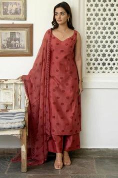 Red Chanderi Silk Printed Kurta Set With Dupatta | Chanderi Kurta Sets | Printed Red Kurta Sets Silk Kurti Designs, Design Kurta, Stylish Kurtis Design, Red Kurta, Trendy Outfits Indian, Sari Design, Churidar Designs, Simple Kurta Designs, Simple Kurti Designs