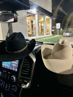 Cowboy Truck Aesthetic, Rancho Aesthetic, Cowboy Couple, Foto Cowgirl, Country Romance, Cute Country Couples, Cowboy Aesthetic