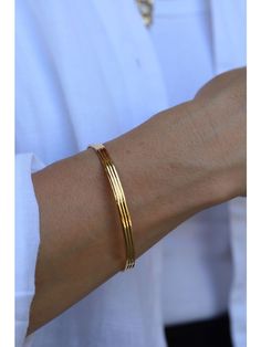 "Die Teile werden ""not for profit"" verkauft, bis wir eine positive Rückmeldung bekommen." Der Verkauf endet am Montag nächste Woche. Material: 14k Solize mitteilen. vergoldet Goldfarbe: Bitte wählen Sie aus der Farbkarte. Gewicht: 5,04 gr (0,10%  (-) produktionsbedingte Abweichung.) Größe: Bitte geben Sie beim Kauf Ihre Handgelenkgröße an. Formal Yellow Gold Cuff Bracelet, Tarnish Resistant, Adjustable Gold-plated Elegant Cuff Bracelet, Modern Gold-plated Yellow Gold Cuff Bracelet, Adjustable Yellow Gold-plated Cuff Bracelet, Adjustable Modern Gold-plated Cuff Bracelet, Italian Bracelet, Bracelet For Her, Not For Profit, Cuff Bracelets Handmade