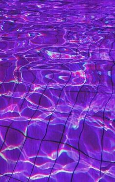 an image of water that looks like it is floating in the ocean or swimming pool