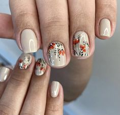 Biab Nail Art Flowers, Short Hand Painted Nails, Small Flower Nail Designs, Boho Flower Nails, Boho Floral Nails, Floral Nail Art Short Nails, Floral Gel Nail Designs, Wedding Floral Nails, Boho Nail Colors