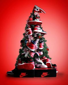 Christmas Wishing, Air Jordan Red, Jordan Bred, Sneakers Wallpaper, Swag Pics, Shoes Wallpaper, Cool Nike Wallpapers